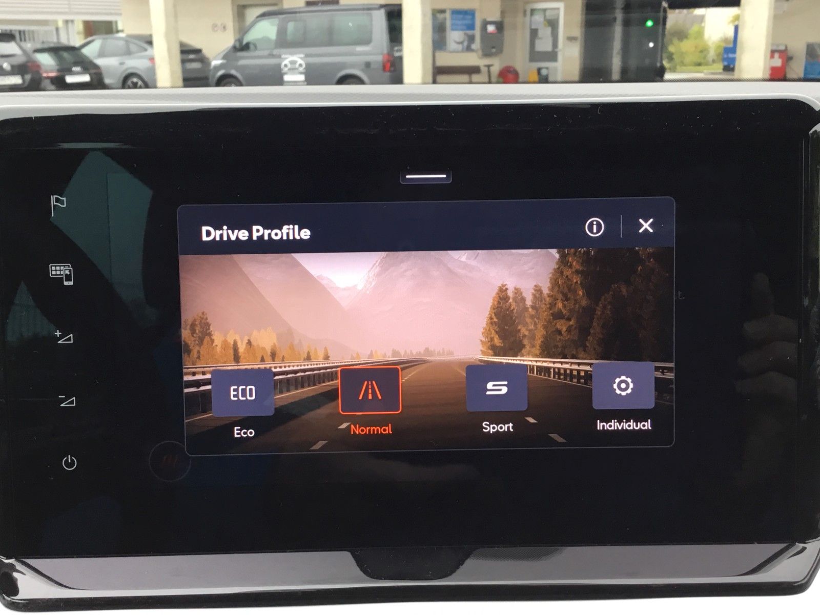 Fahrzeugabbildung SEAT Arona FR 1.5 TSI DSG+AHK+ACC+17"+Navi+Kamera