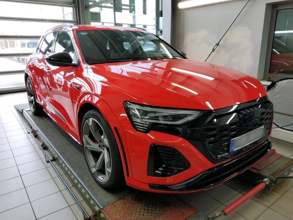 Fahrzeugabbildung Audi SQ8 e-tron Quattro/HUD/AHK/B&O/360°CAM/