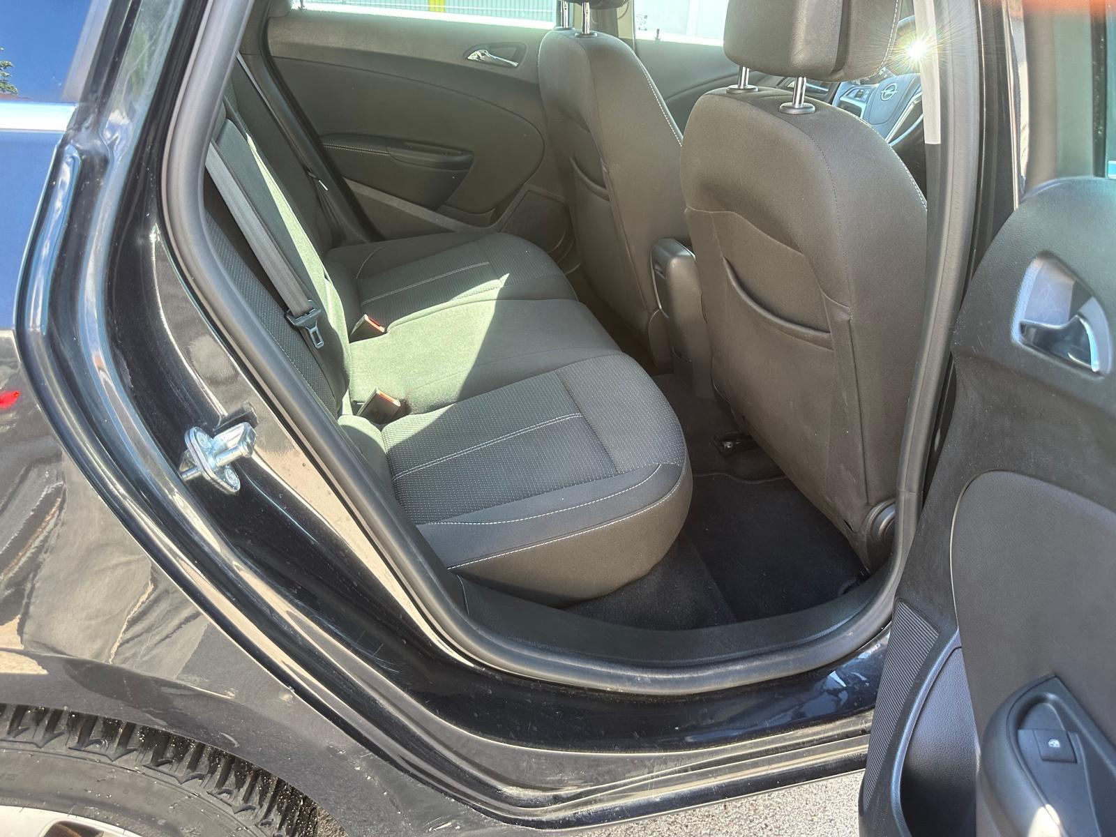 Opel Astra 2015 — photo 12