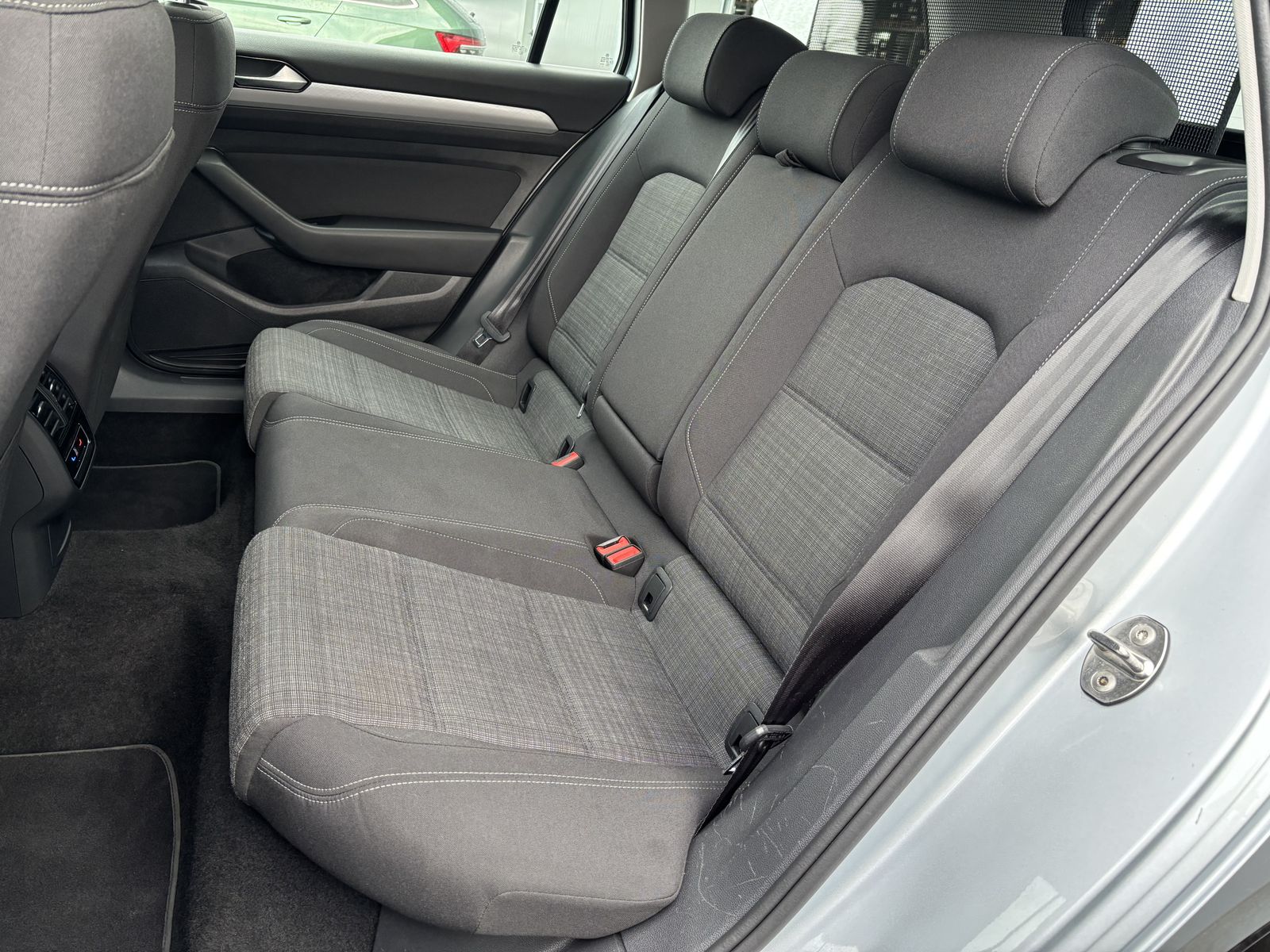 Fahrzeugabbildung Volkswagen Passat Variant 2.0 TDI DSG Business NAV+LED+AHK