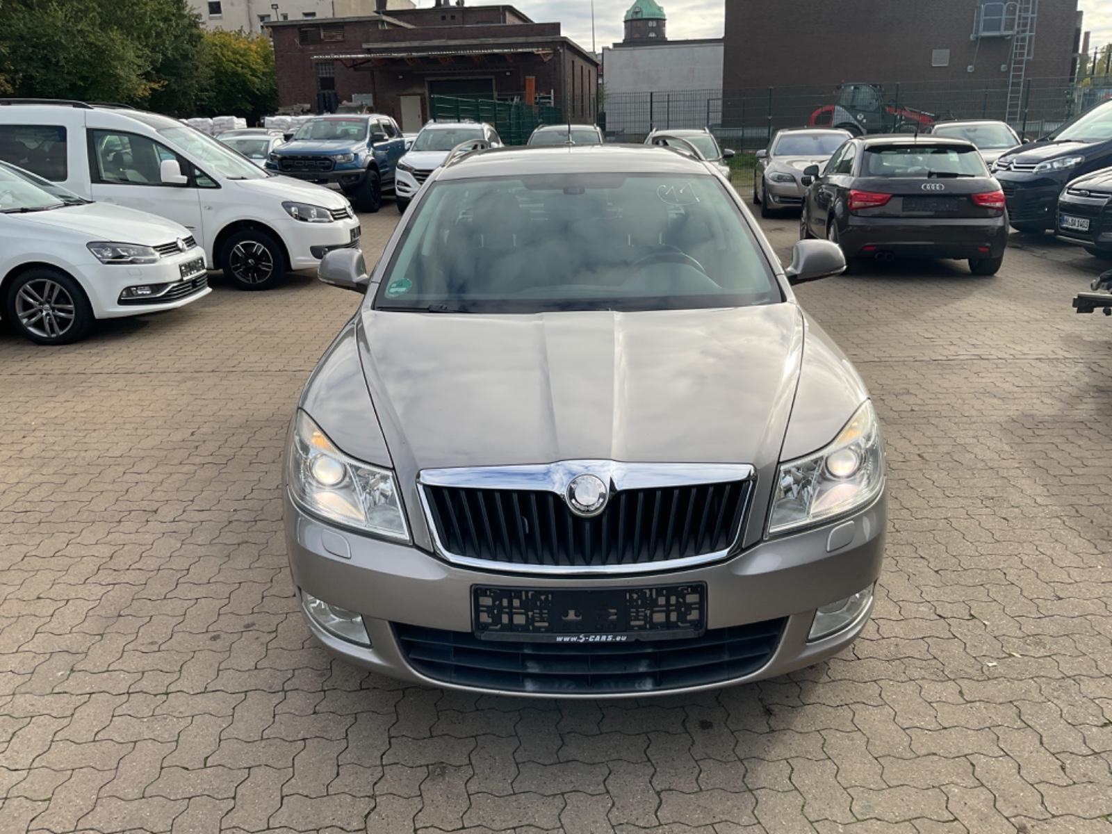 Skoda Octavia 2009 — rear view