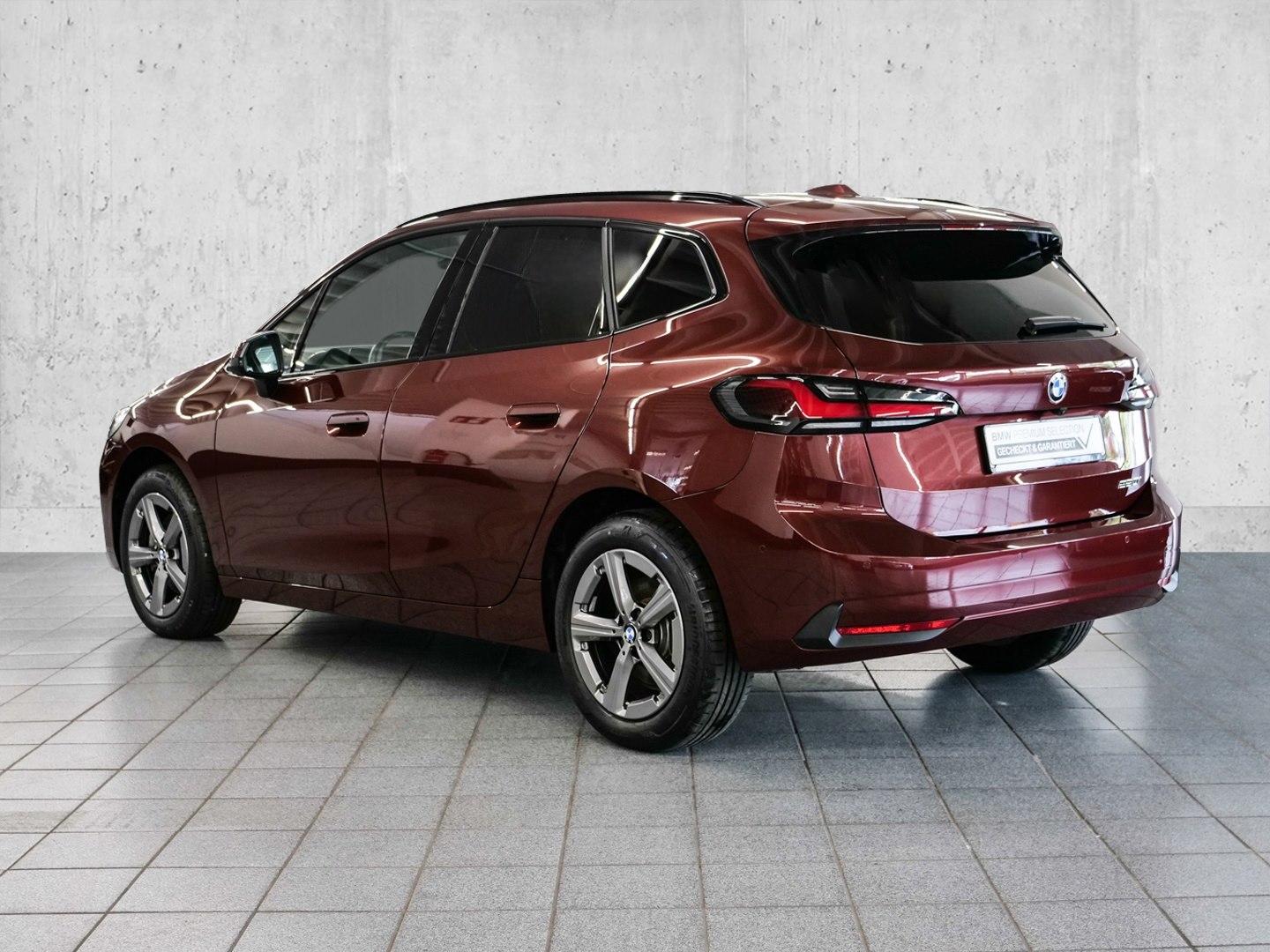 BMW 220i Active Tourer DA+ + PA + AHK + ADAP LED + U