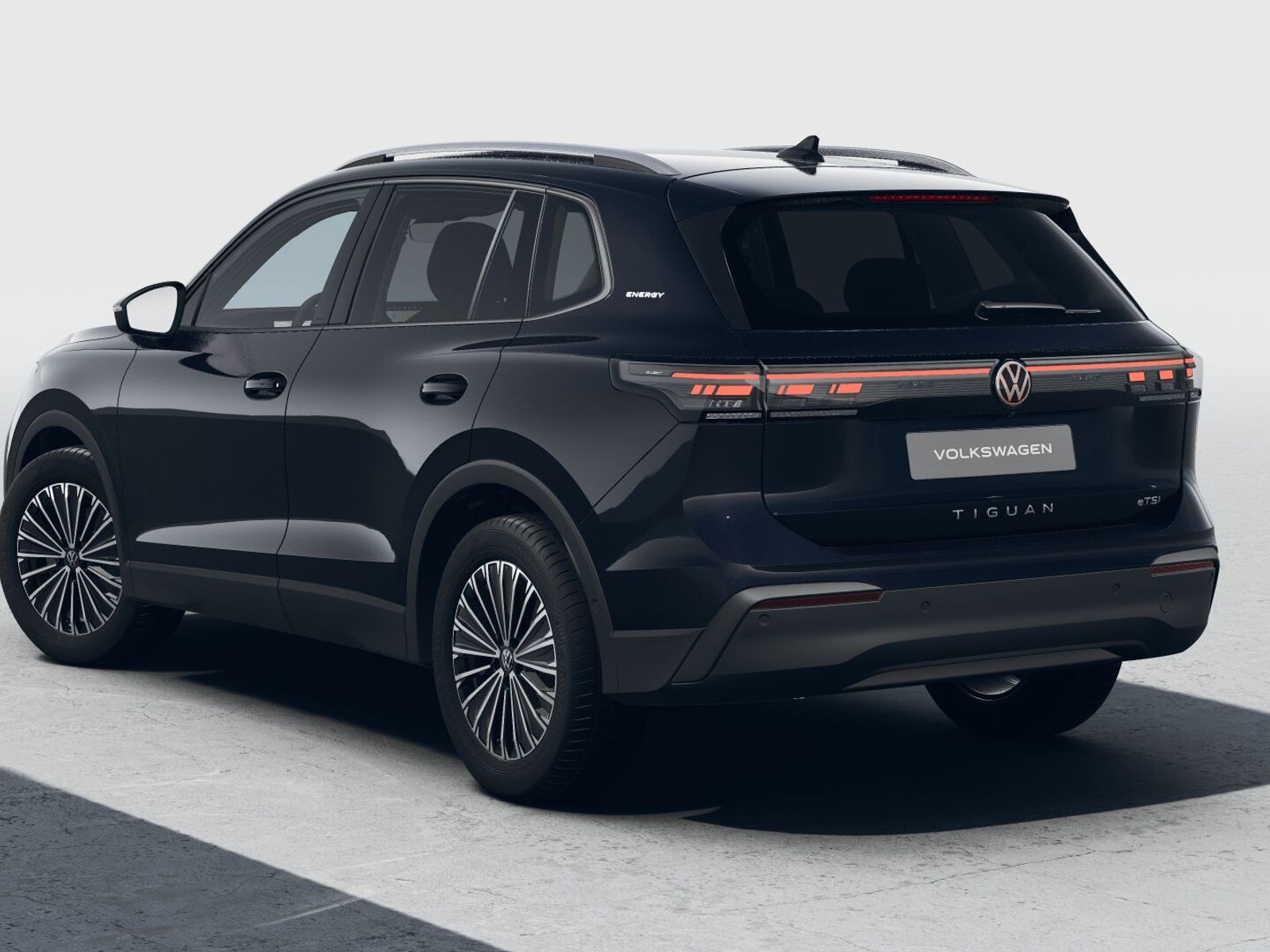 Fahrzeugabbildung Volkswagen Tiguan 1.5 eTSI Life *Winterräder, LED-Matrix, 1