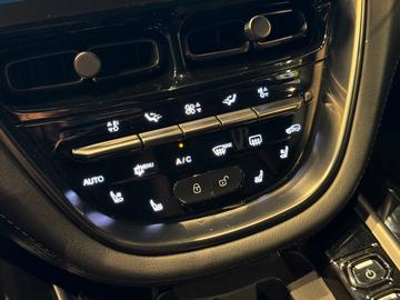 صورة مصغرة 24 لـ 2021 Aston Martin DBX