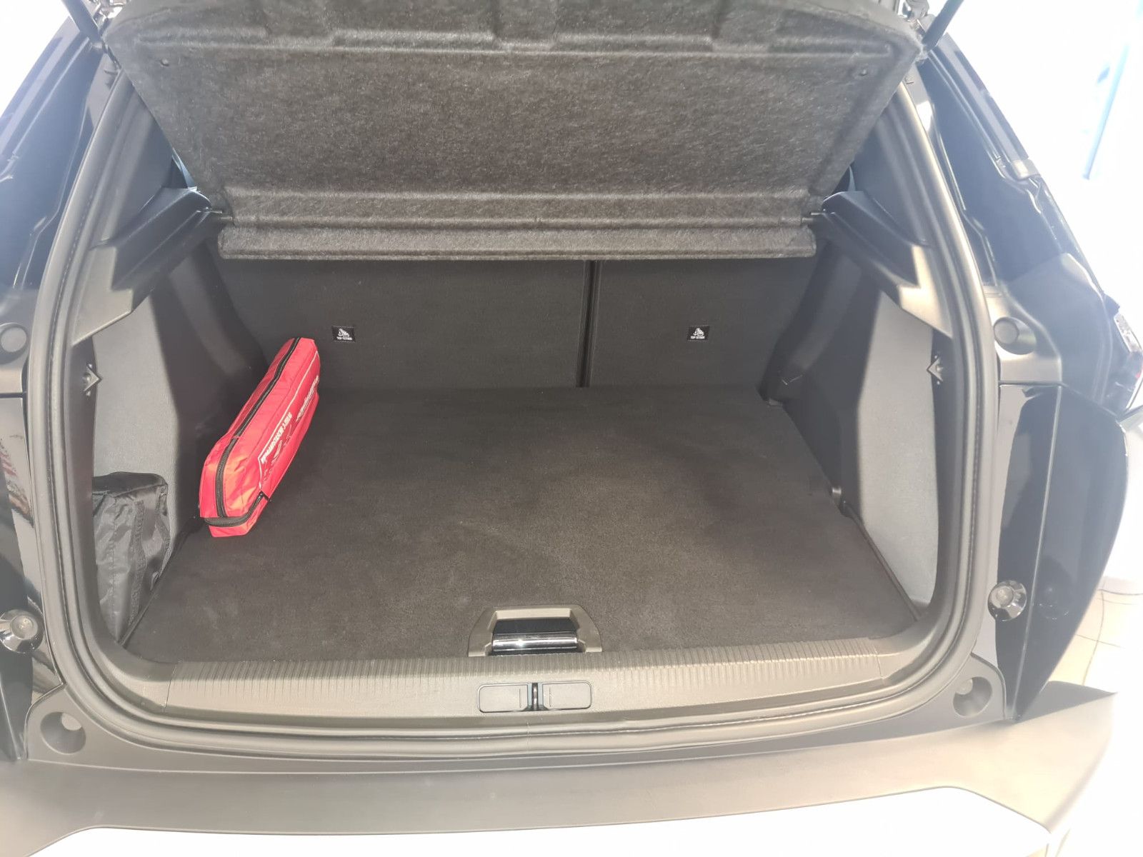 Fahrzeugabbildung Peugeot 2008 GT / PANORAMADACH/DAB/LED/LEDER