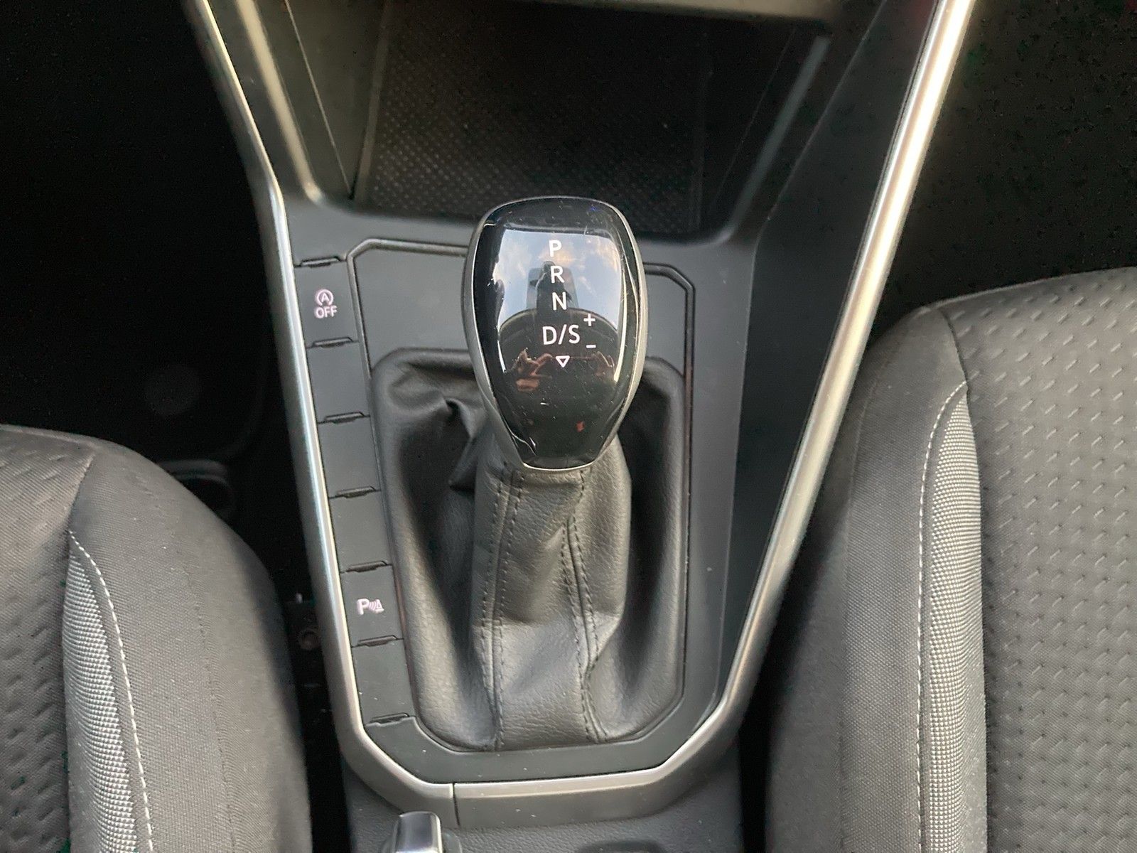 Fahrzeugabbildung Volkswagen Polo TSI Active DSG LED Navi ACC PDC SH