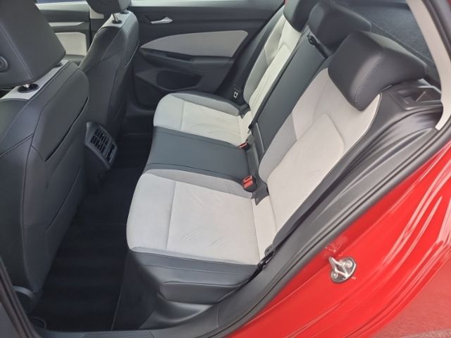 Fahrzeugabbildung Volkswagen Golf 2.0 TDI DSG STYLE AHK NAVI KAMERA SHZ KLIMA