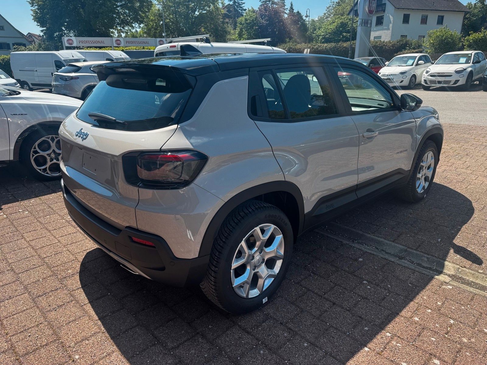 Fahrzeugabbildung Jeep Avenger 1.2 Automatik Altitude Navi Kamera Sitzh