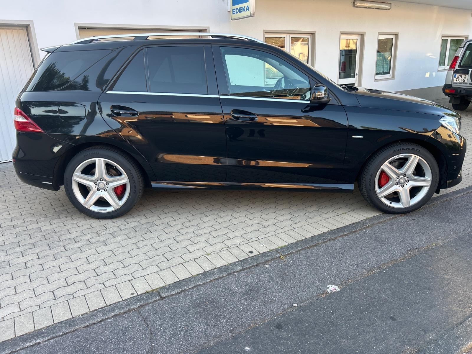 Mercedes-Benz ML 350 CDI BlueTec AMG PAKET TOP ZUSTAND