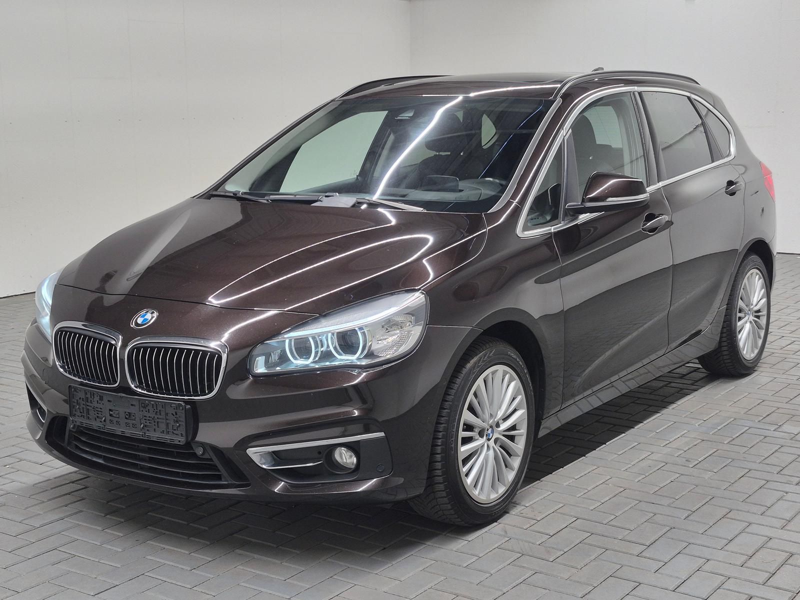 BMW 218d Active Tourer LED/Navi/Pano/HUD/AHK/SHZ