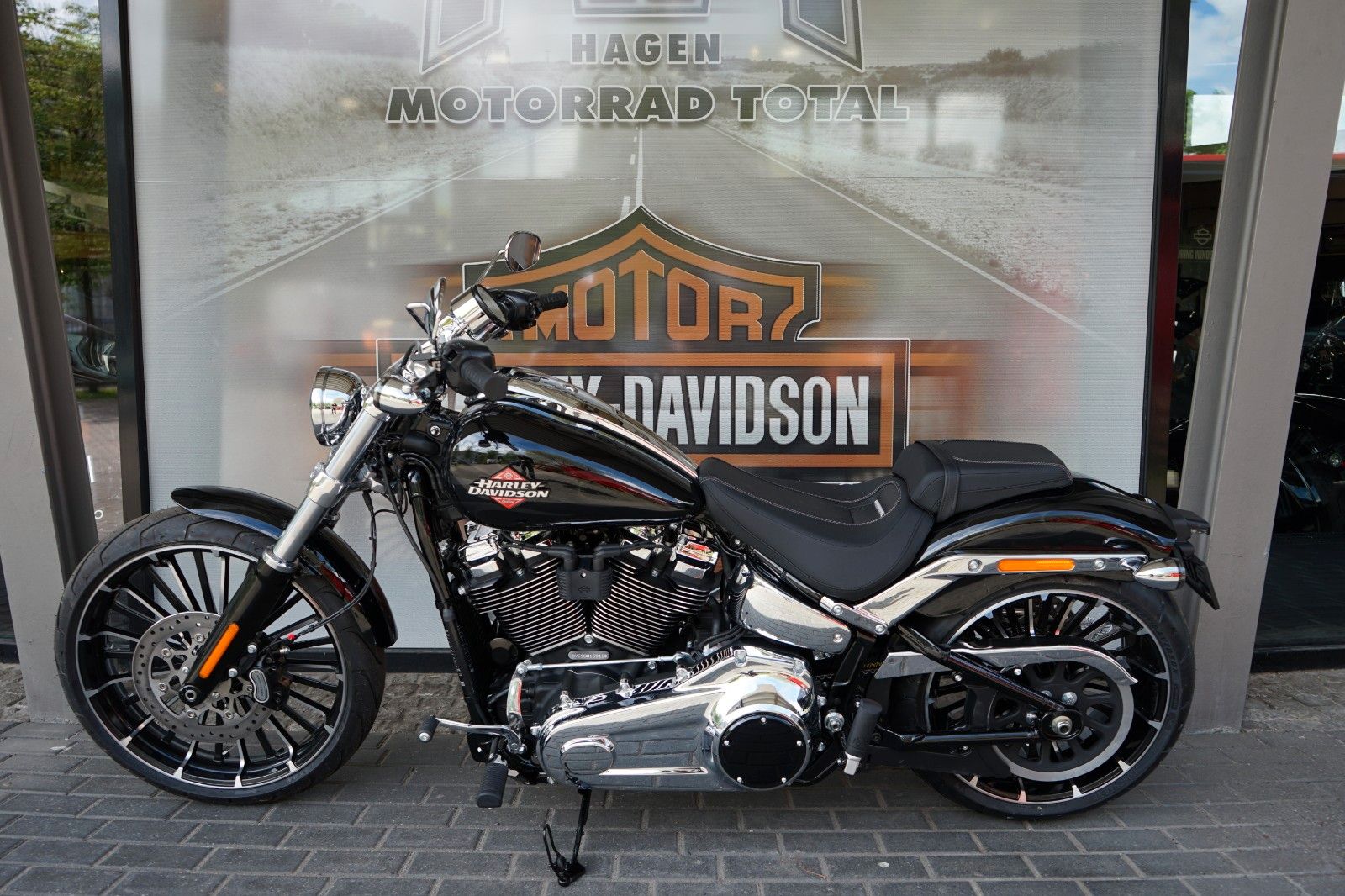 Fahrzeugabbildung Harley-Davidson Breakout 117 2025 Midnight Firestorm