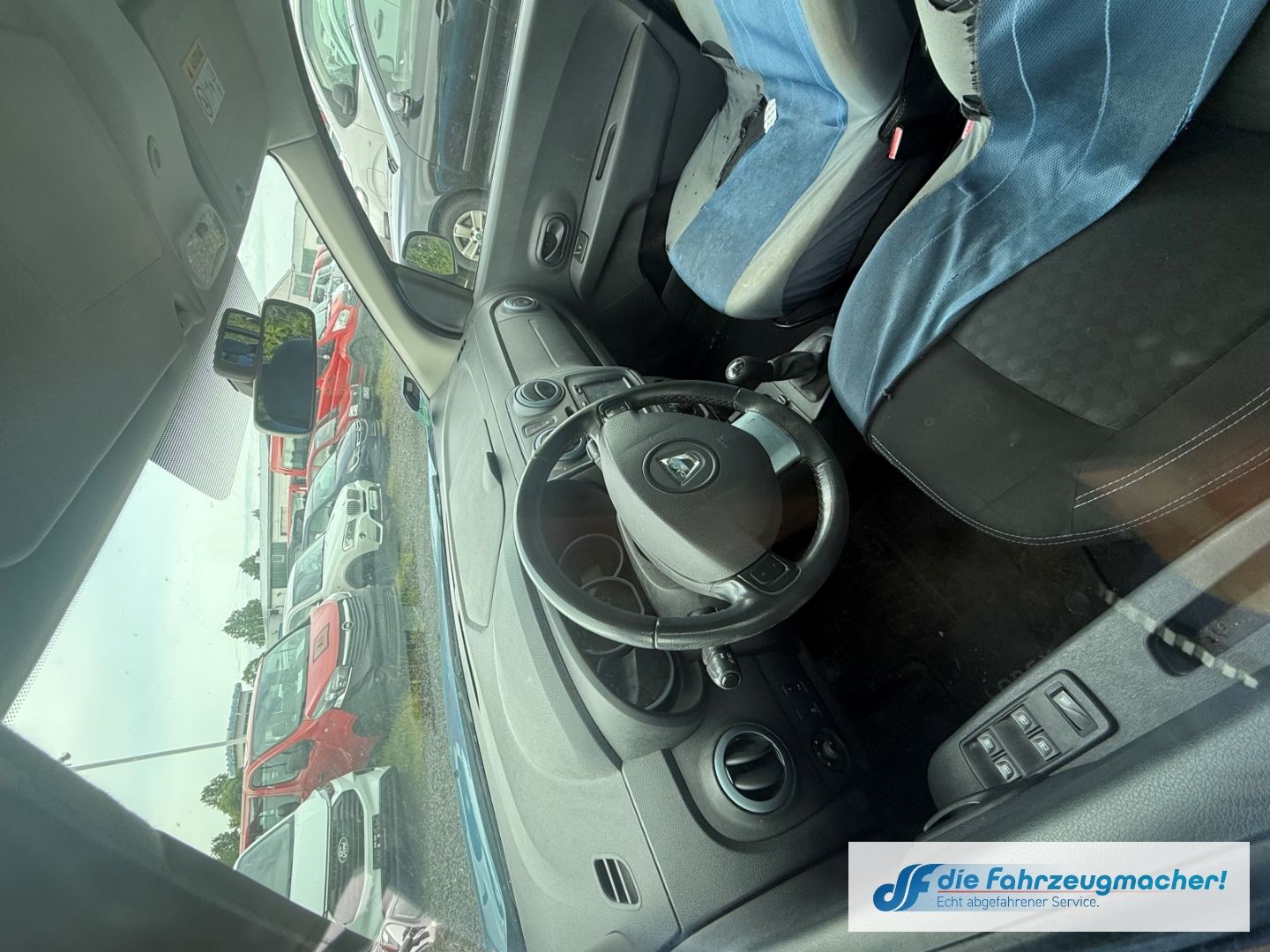Fahrzeugabbildung Dacia Lodgy Stepway 1.2 TCe 115 *FRONTSCHADEN