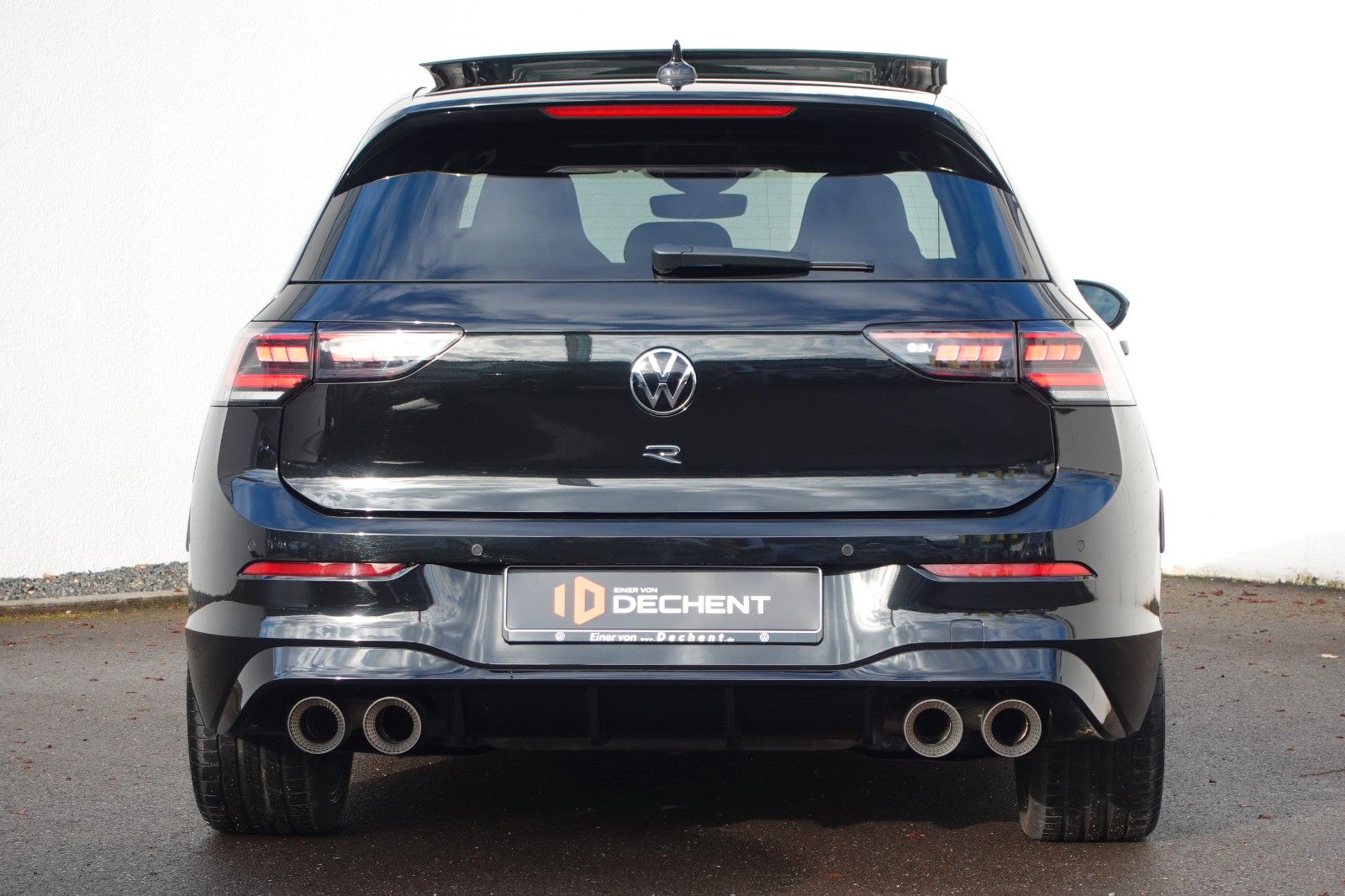 Fahrzeugabbildung Volkswagen Golf VIII R 2.0TSI 4Motion,Akrapovič,Pano,Matrix