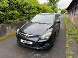 Hyundai i30 CW blue 1.6 CRDi 66 kW Classic - Hyundai i30 aus 2010: I30cw