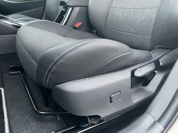 Toyota Corolla TS 1.8 Hybrid Team D *2xPDC*LED*SHZ*NAV*