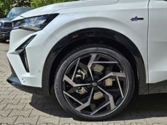 Fahrzeugabbildung Rafale 300 E-Tech Plug-in Hybrid 4x4 Atelier Alp