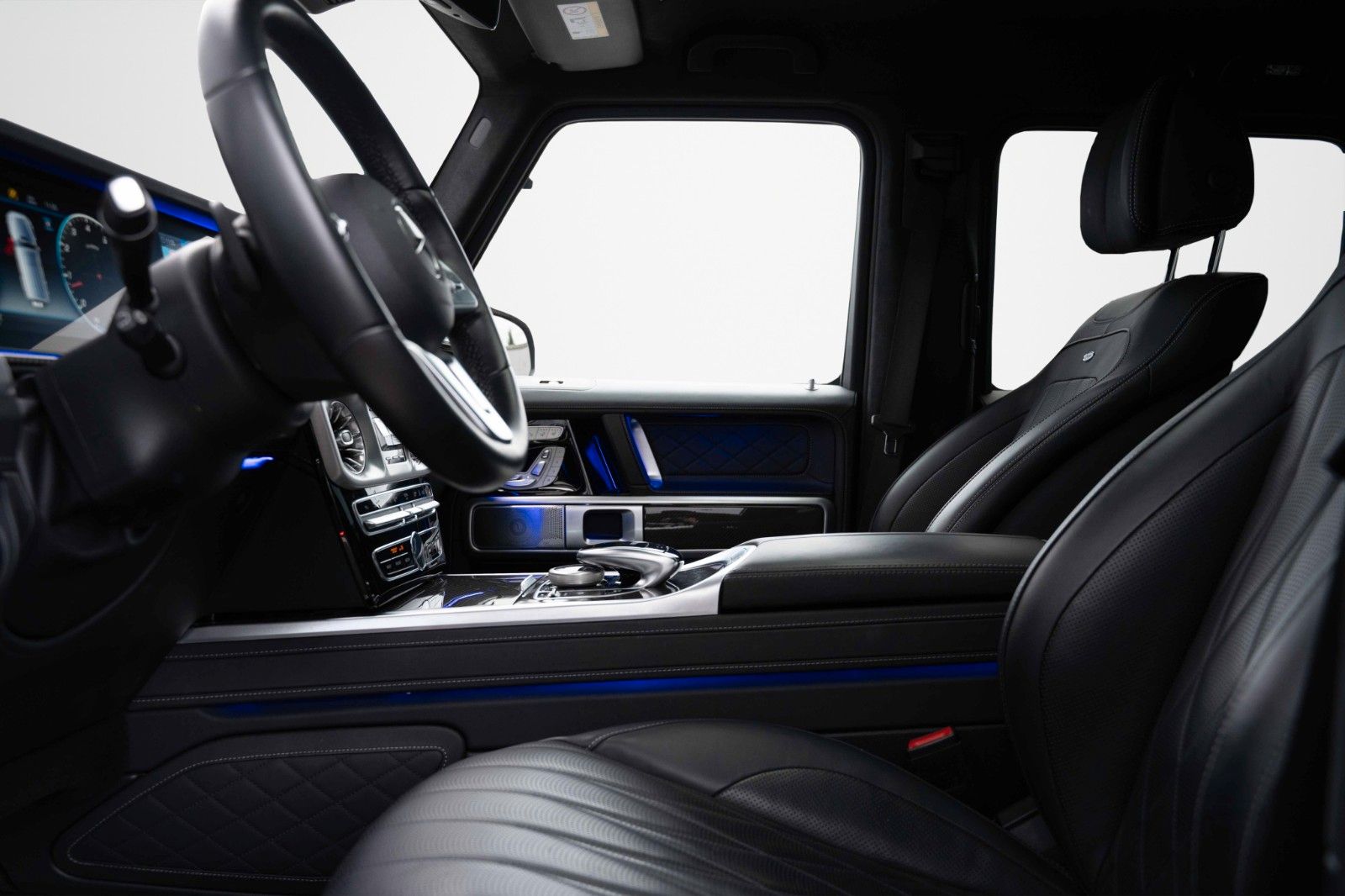 Fahrzeugabbildung Mercedes-Benz G500 V8 AMG BURM MEMORY CARBON 20" PANO 360° G63