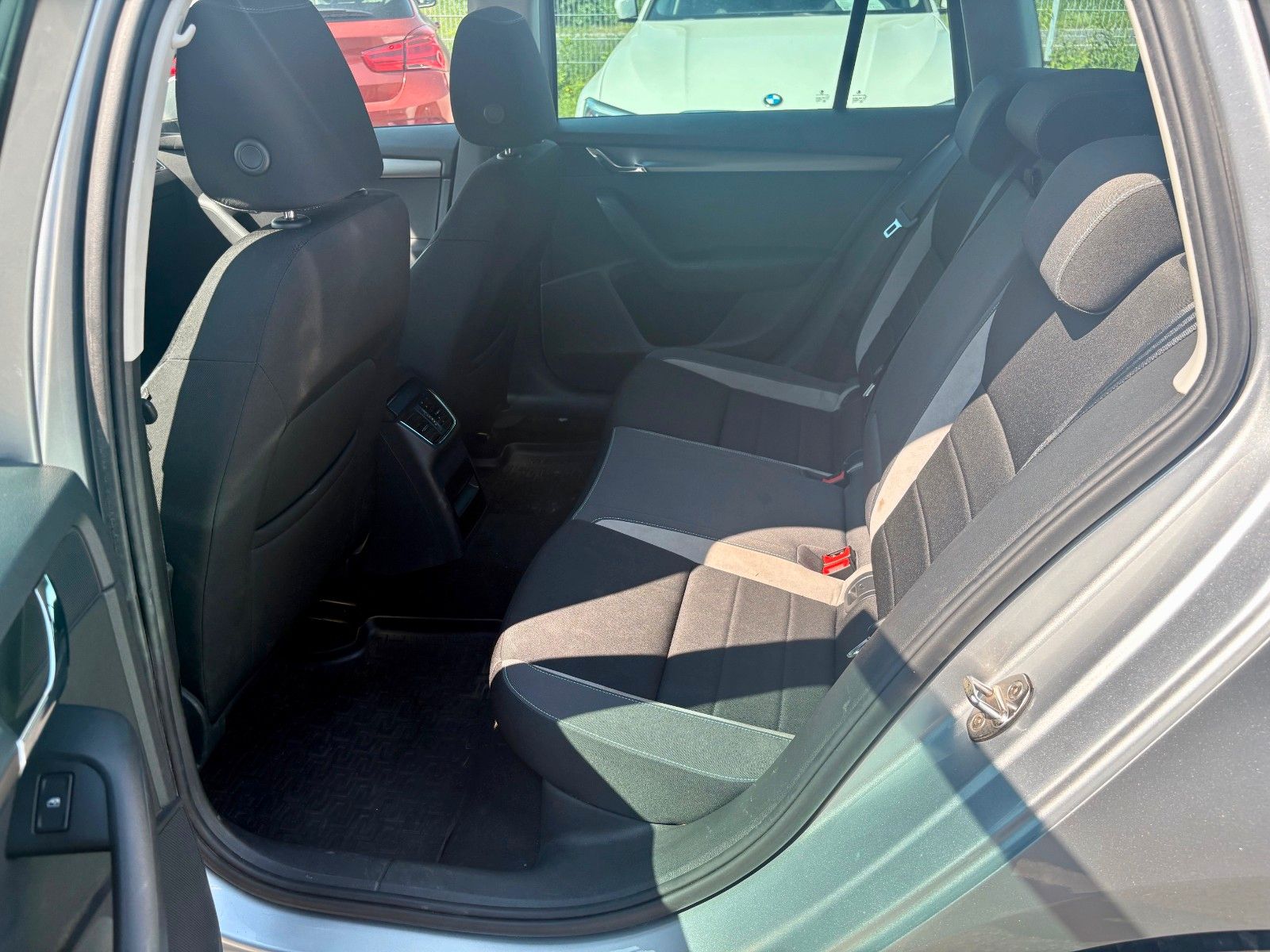 Fahrzeugabbildung SKODA Octavia 2.0 TDI Combi Joy DSG Navi Xenon SCHECKH