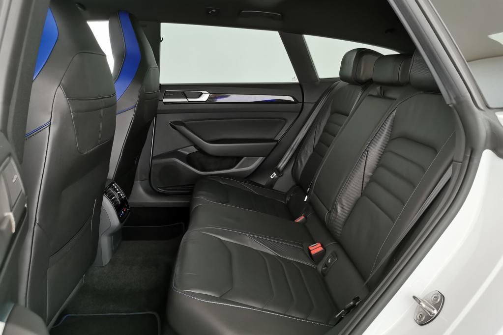 Volkswagen Arteon R SB 4M 2.0 FSI 235kW AHK*RFK*PDC*NAV