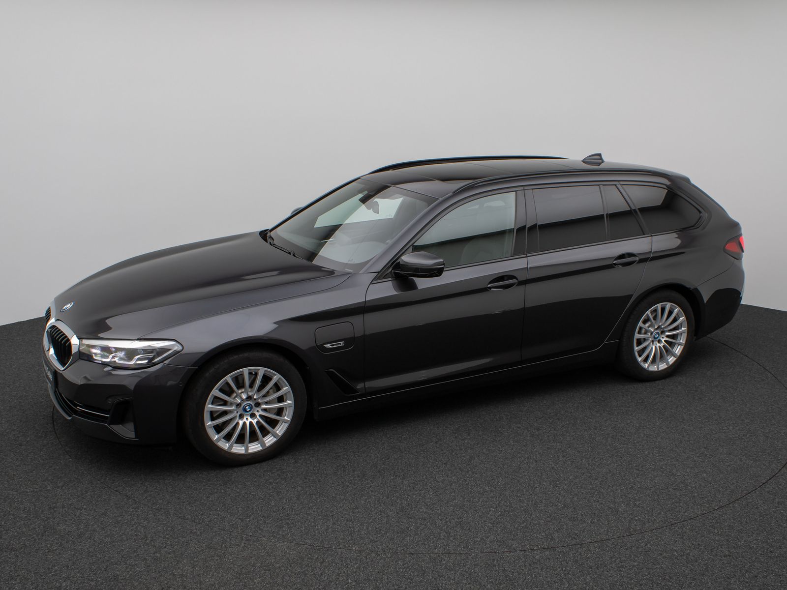 Fahrzeugabbildung BMW 530e Panorama Kamera DAB H/K WLAN Alarm Sport