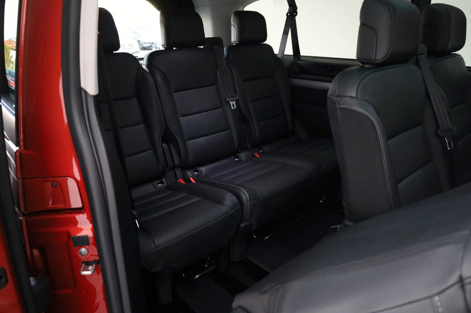 Fahrzeugabbildung Peugeot Traveller Allure L3 8 Sitzer,Leder,Navi,LED,AHK