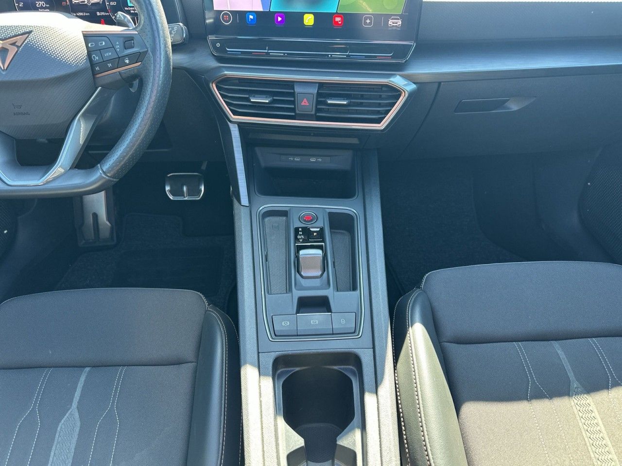 Fahrzeugabbildung CUPRA Leon Sportstourer 1.5 eTSI 150 PS DSG - mit KI generiert/bearbeitet