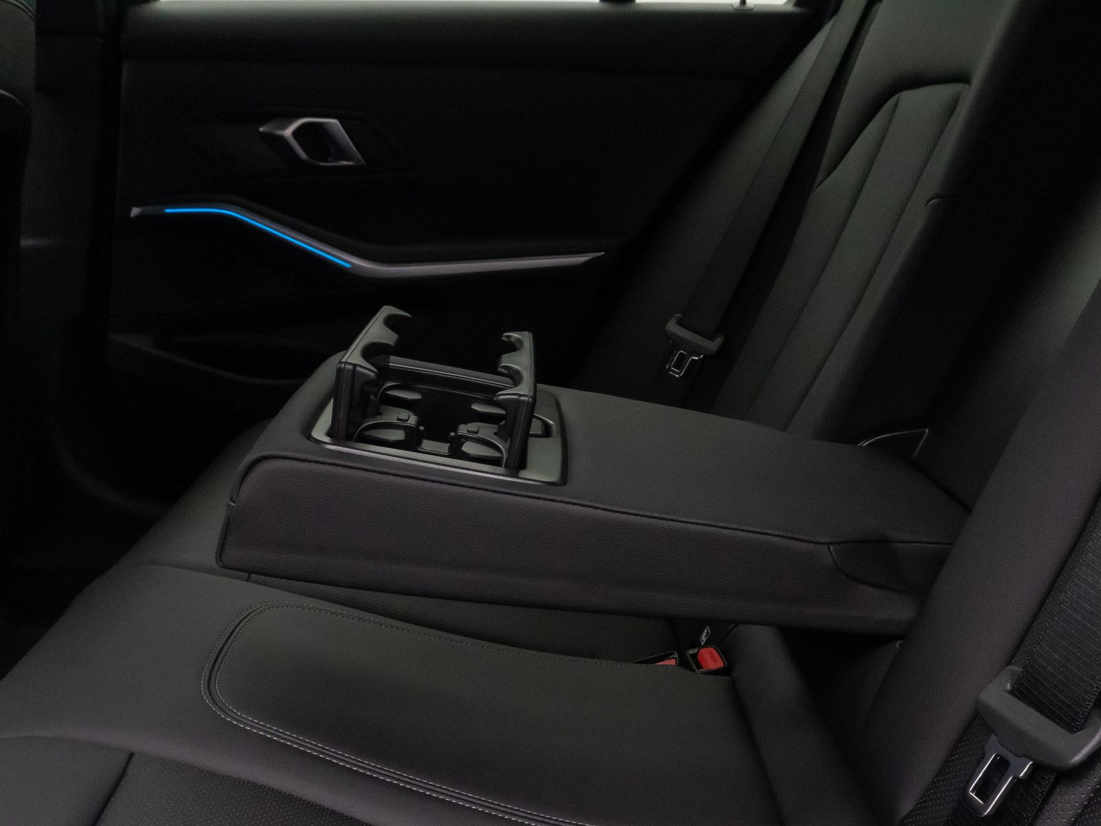 Fahrzeugabbildung BMW 318i M Sport Kamera DAB Lenkrhzg Komfort Alarm