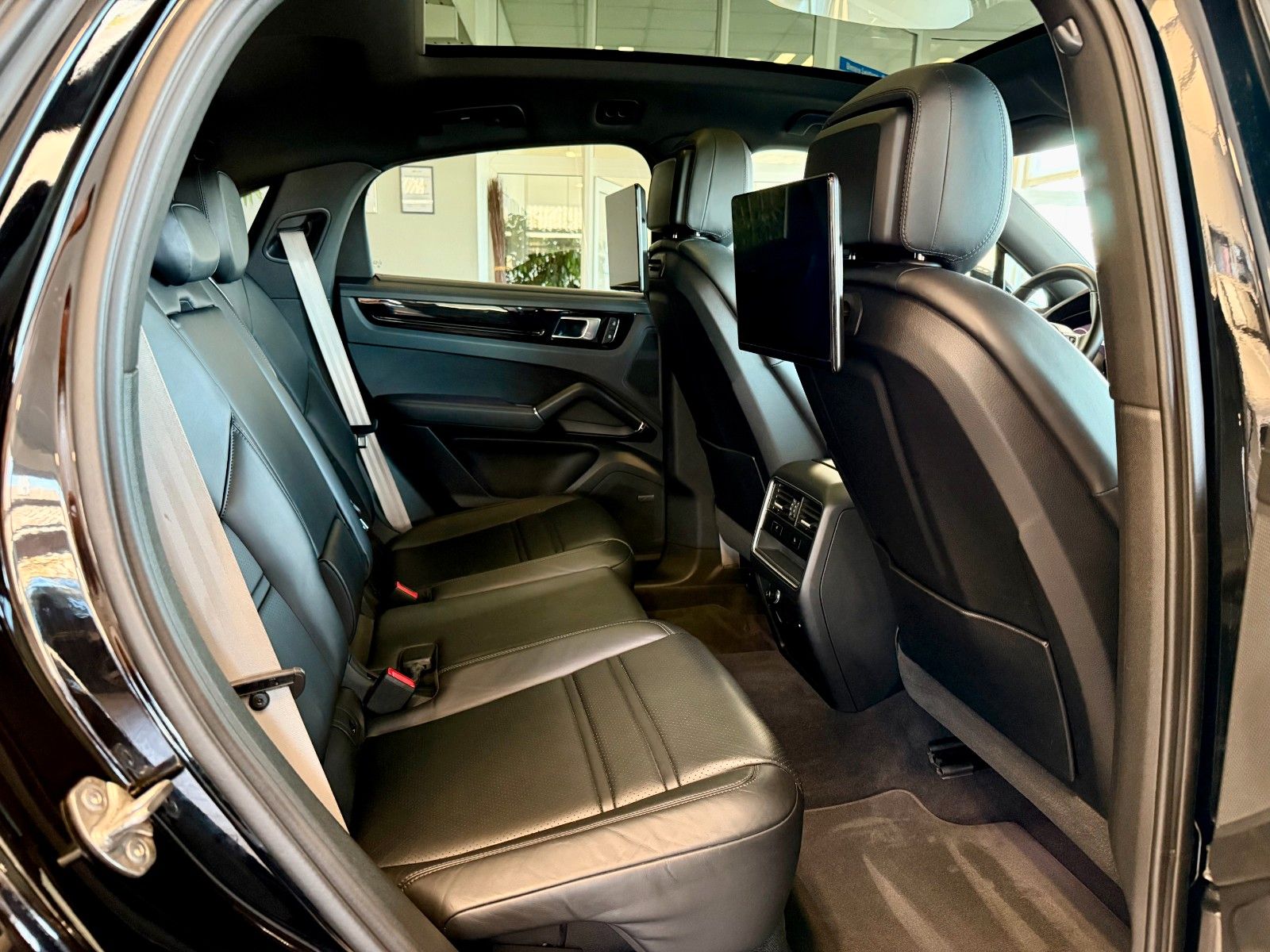 Porsche Cayenne Coupe Platinum Edition SportDesign foto 14