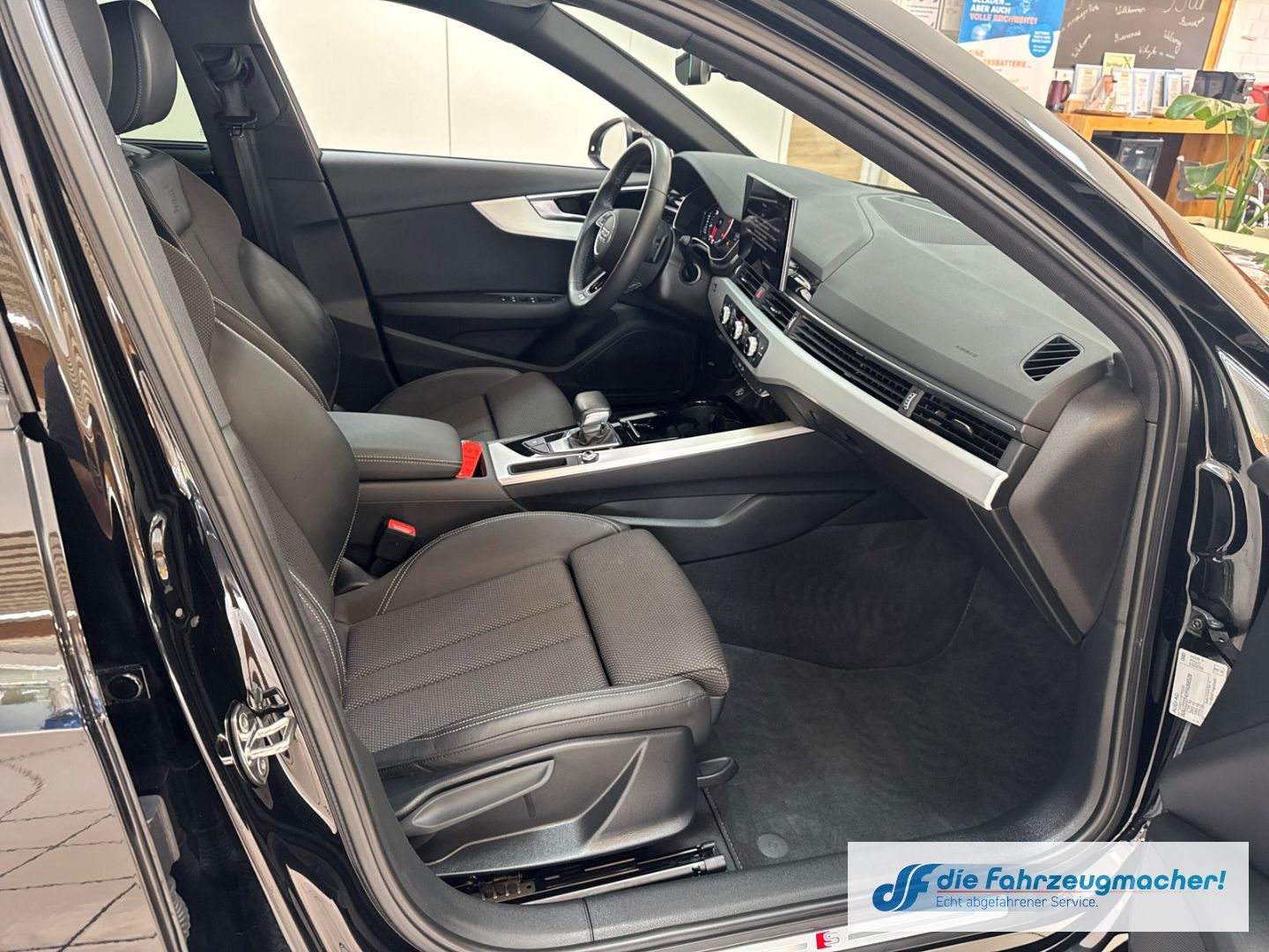 Fahrzeugabbildung Audi A4 Avant 35 TDI S line Navi Leder LED ACC Klimaa