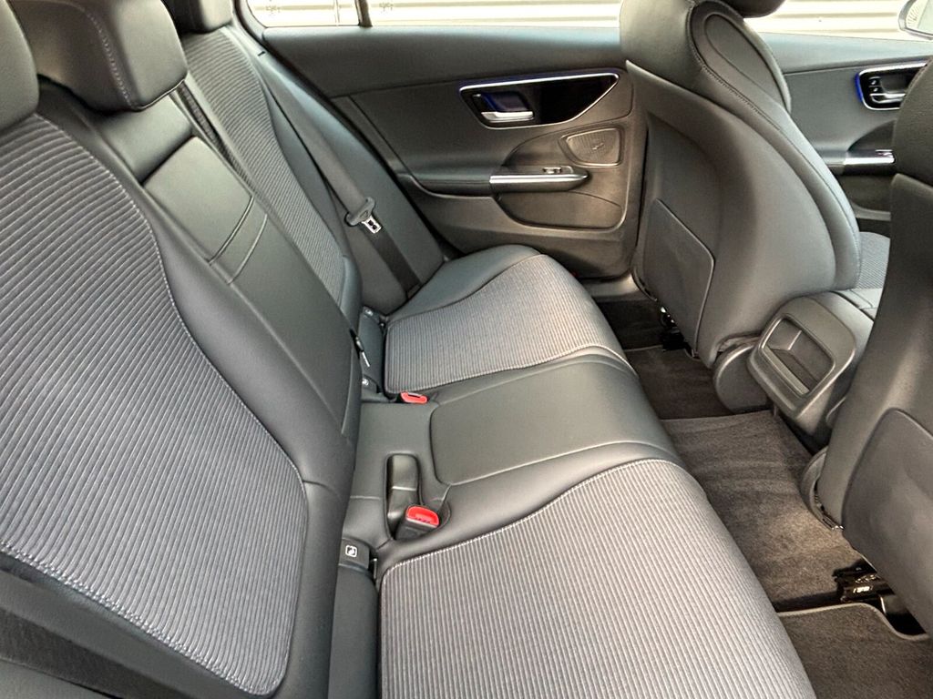 MERCEDES-BENZ C-Class 2025