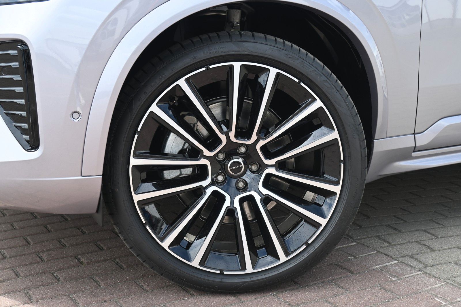 Fahrzeugabbildung Volvo XC90 T8 0,5% UltraBlack*STDHZG*360°*LUFT*ACC*AHK