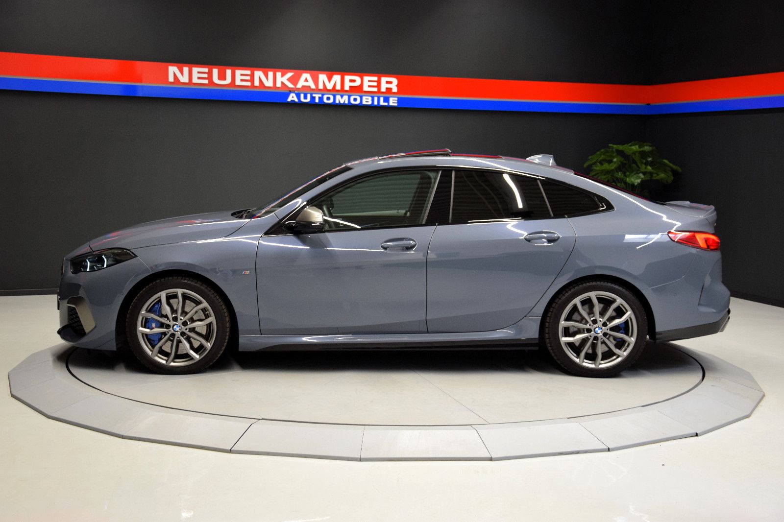 Fahrzeugabbildung BMW M235 i xDrive Gran Coupe Pano LED Memory ACC