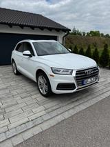 Audi Q5 2.0 TFSI S tronic quattro sport  - Audi Q5 Sport mit Benzin-Antrieb