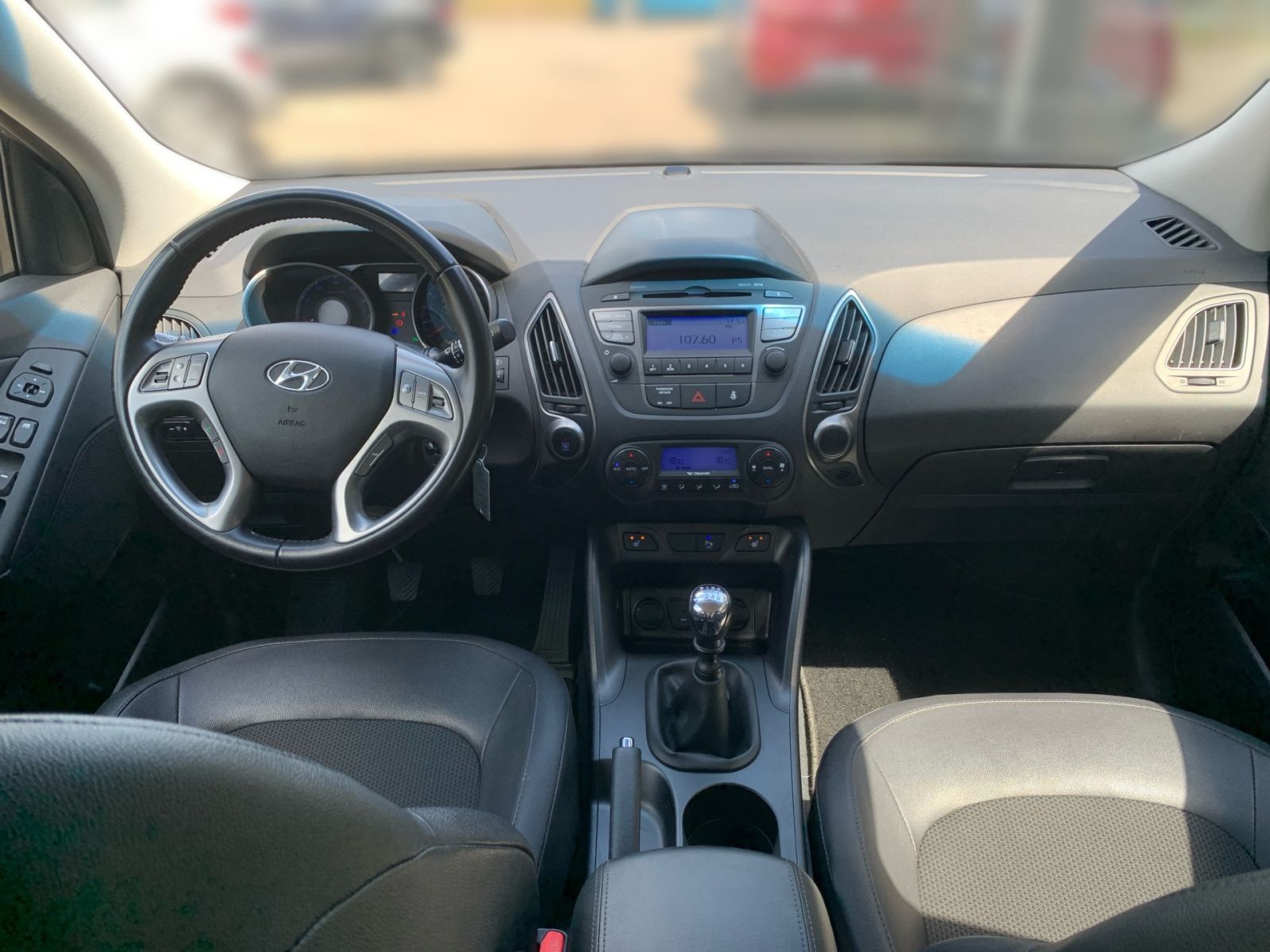 Fahrzeugabbildung Hyundai ix35 1.6 GDI 8-Fach Bereift Teilleder EXPORT
