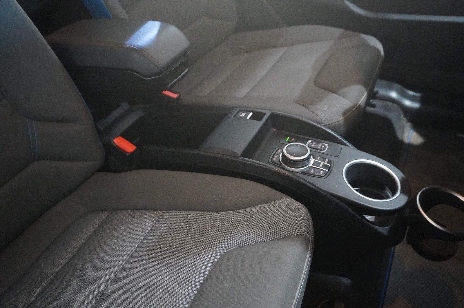 Fahrzeugabbildung BMW i3 120AH NAIVI/SPORT/WÄRMEP./LED/PDC/VIRT./SHZ