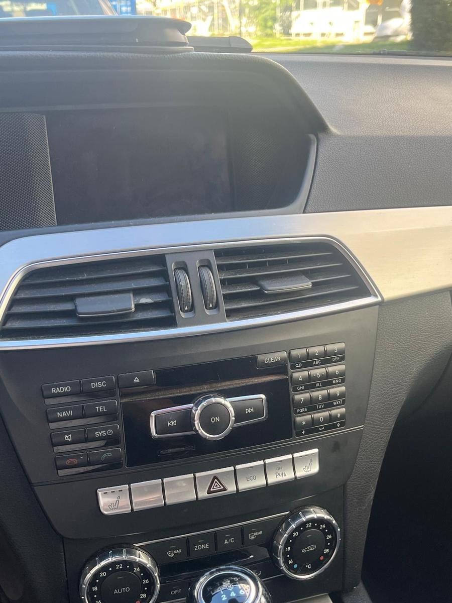 Mercedes-Benz C200 2011 — photo 10
