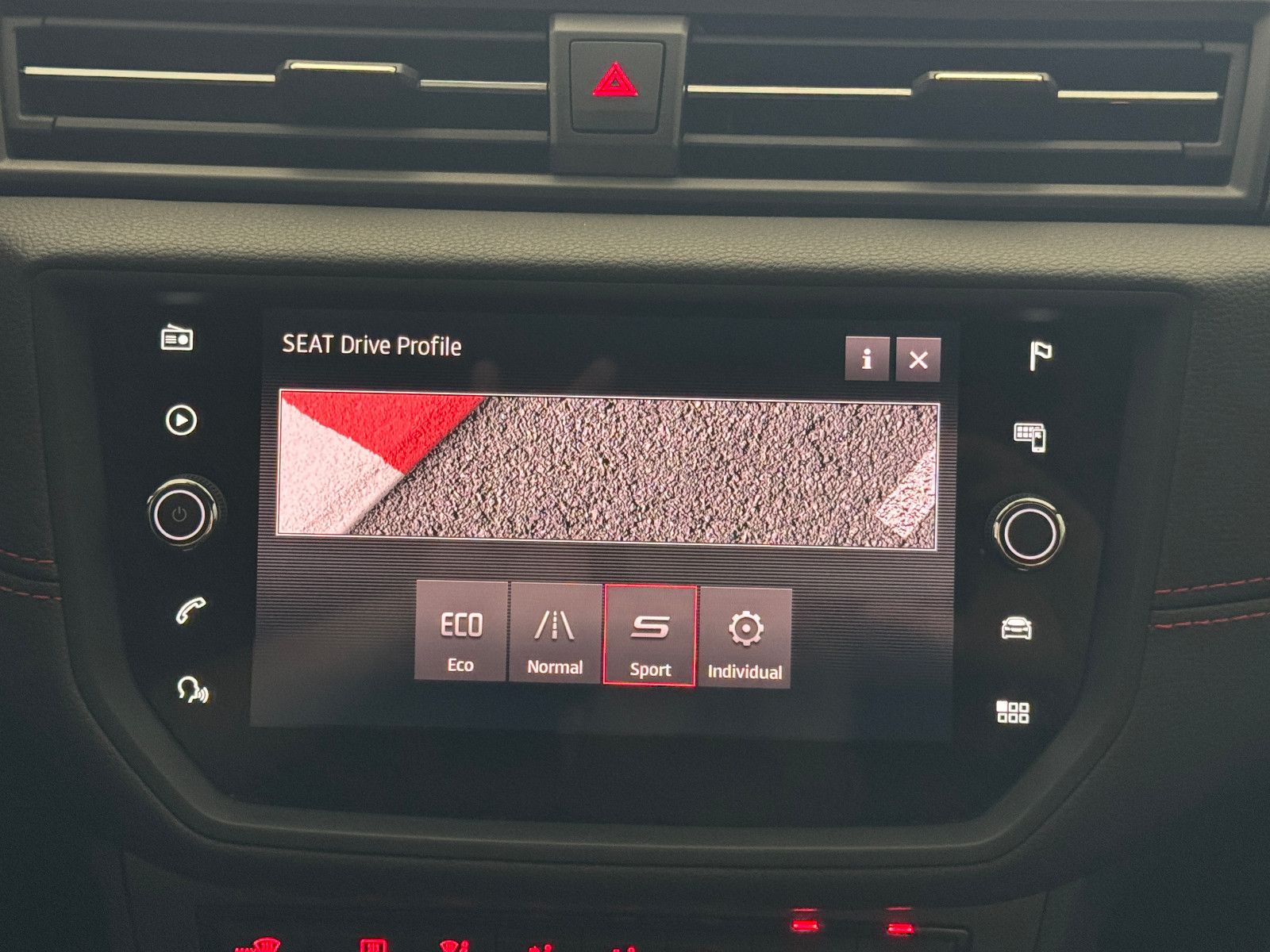 Fahrzeugabbildung SEAT ARONA SPORTPAKET FR-LINE DSG ACC LED BEATS KESSY