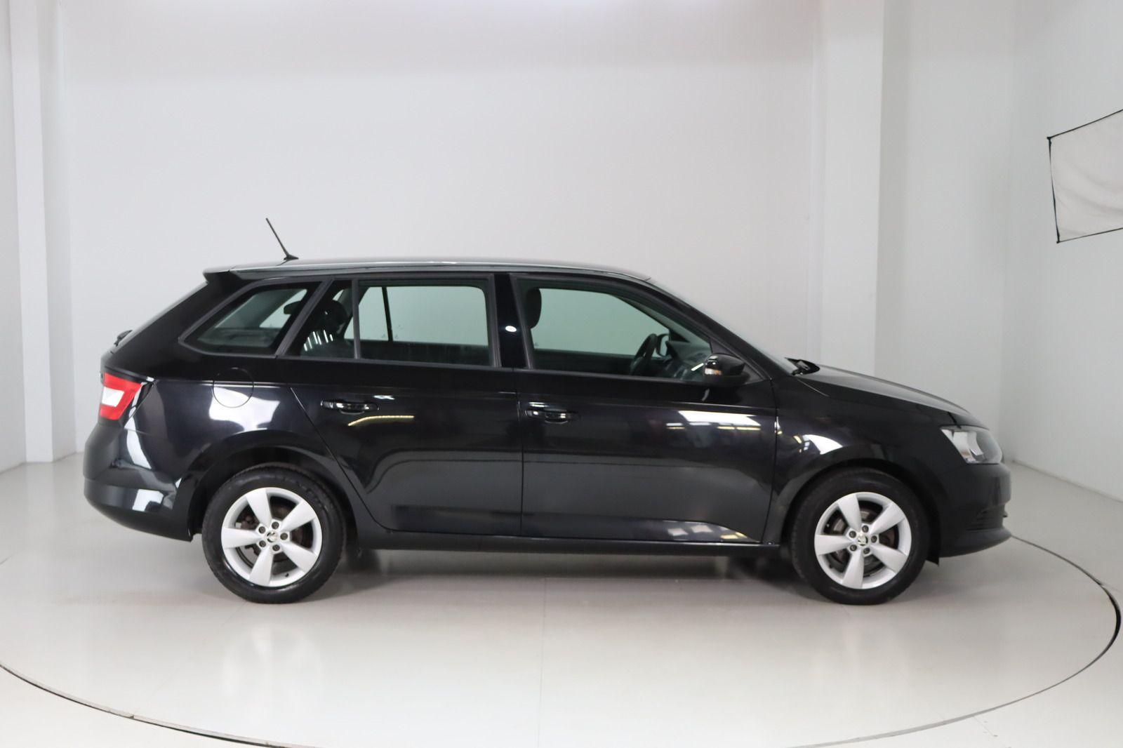 Fahrzeugabbildung SKODA Fabia 1.2 TSI Active Combi 1.Hand