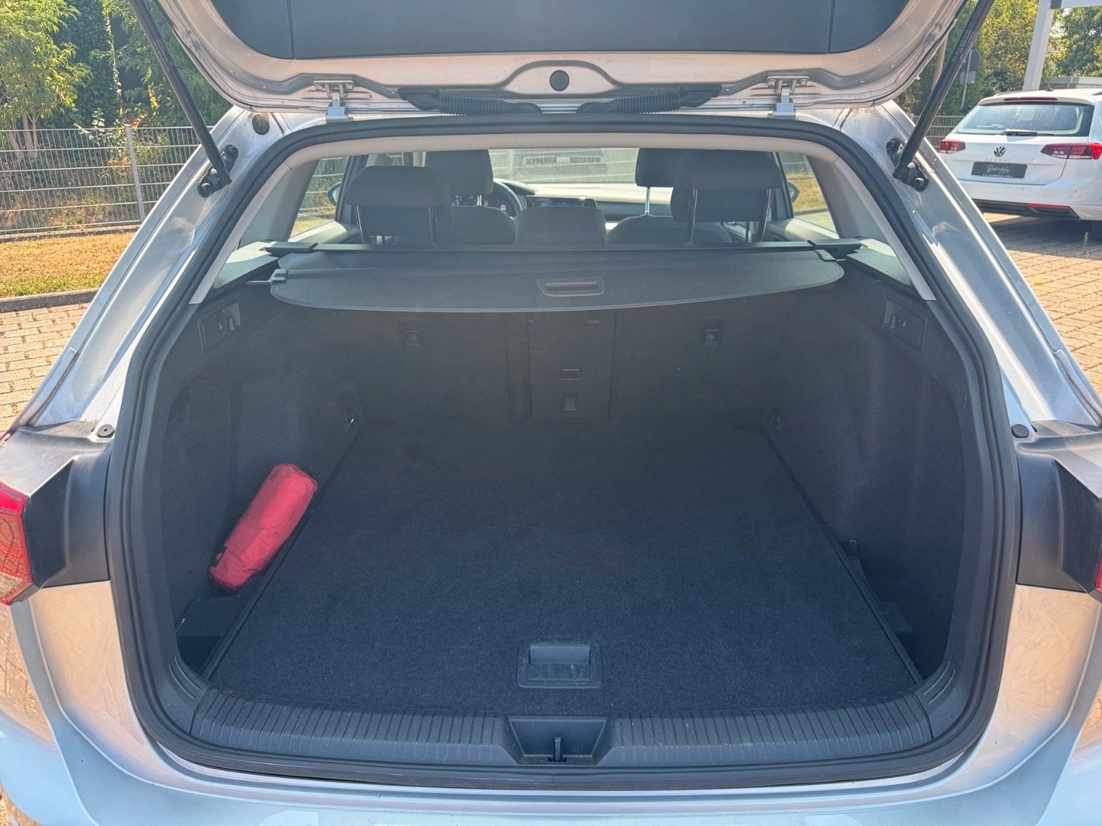 Fahrzeugabbildung Volkswagen Golf VIII Variant Life 1.0 TSI