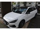 Hyundai i30 cw Intro Edition 1.6 CRDi EU6d-T DPF El. Pan - Hyundai i30 mit Diesel-Antrieb: Kombi, Automatik, 1.6