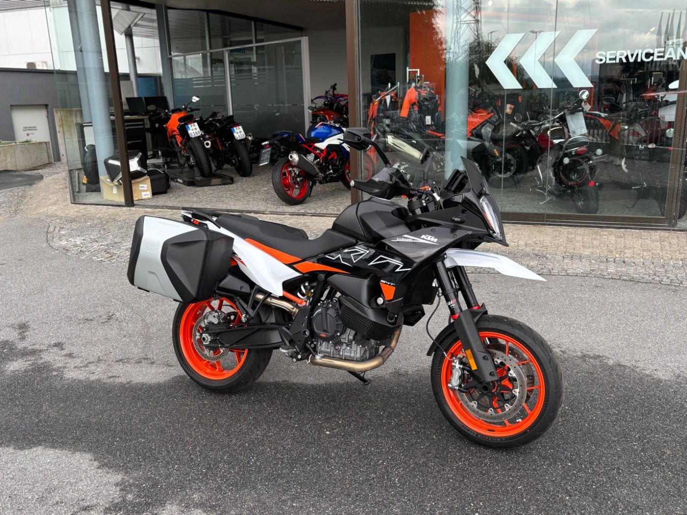 Fahrzeugabbildung KTM 890 SMT Modell 2023 Quickshifter, 2x Koffer