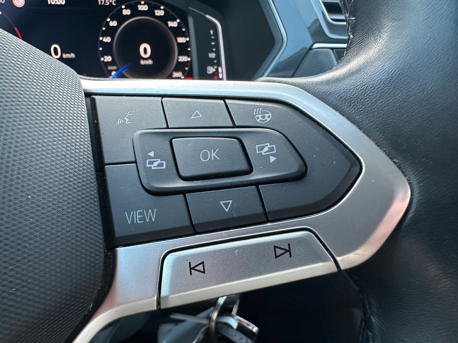 Fahrzeugabbildung Volkswagen Tiguan Allspace 2.0 TDI DSG Life NAV+LED+AHK