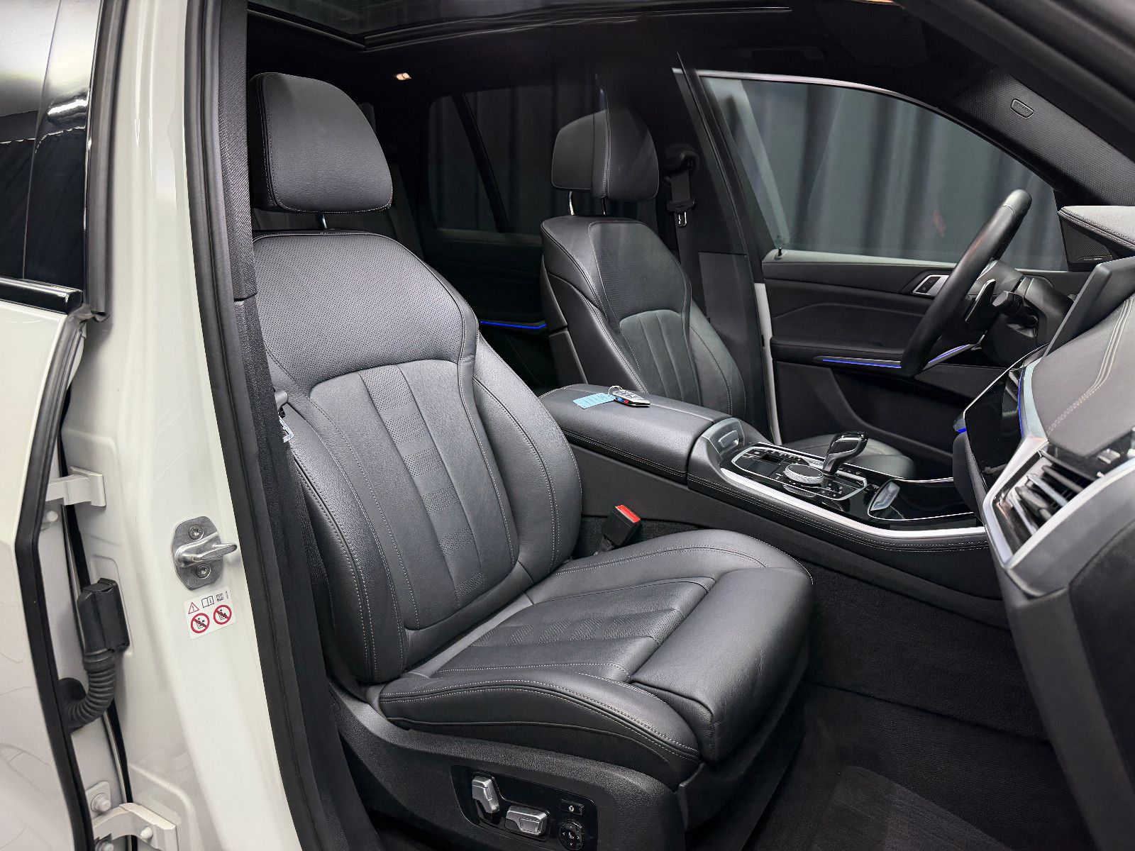 Fahrzeugabbildung BMW X5 M50d|LASER|H&K|360°|PANO|GESTIK|AHK|HuD