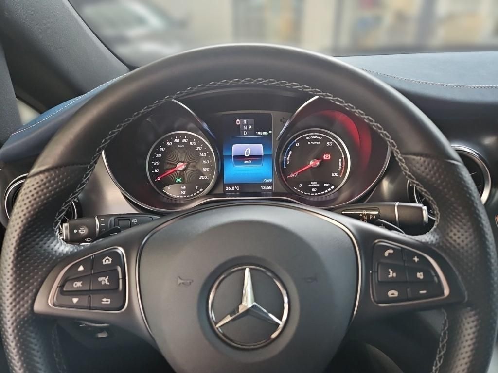 Fahrzeugabbildung Mercedes-Benz EQV 300 AVG lang 7Sitze AIRMATIC Pano Sound 360°