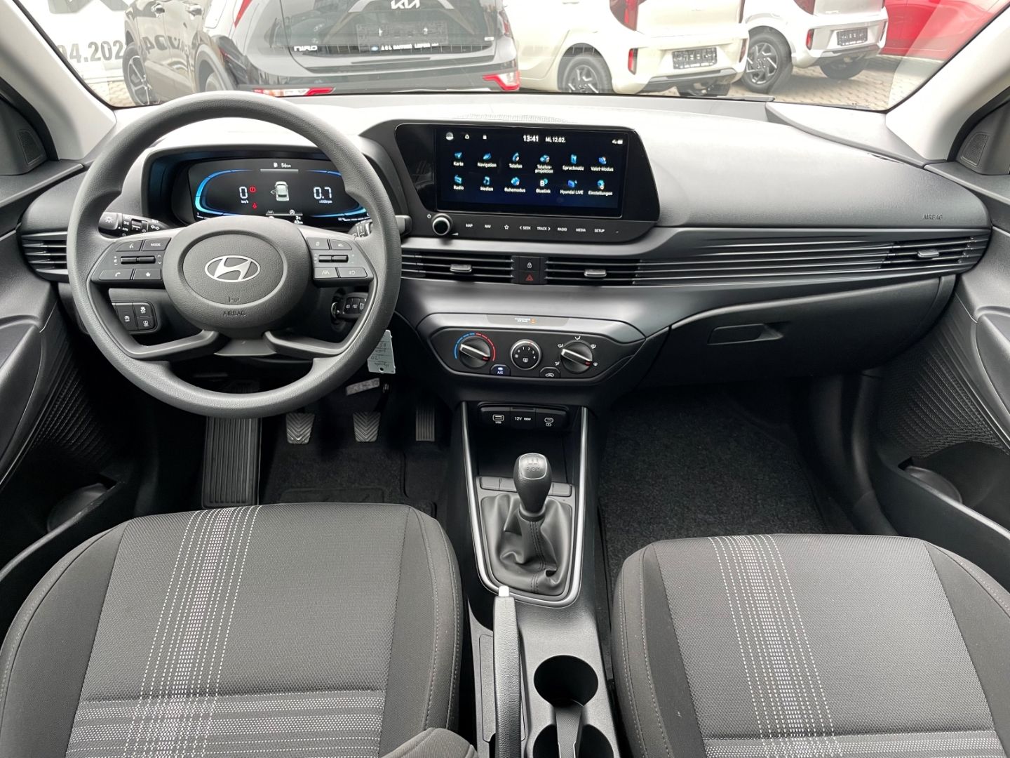 Fahrzeugabbildung Hyundai i20 Select Verkehrszeichenerk SpurhalteAss Navi