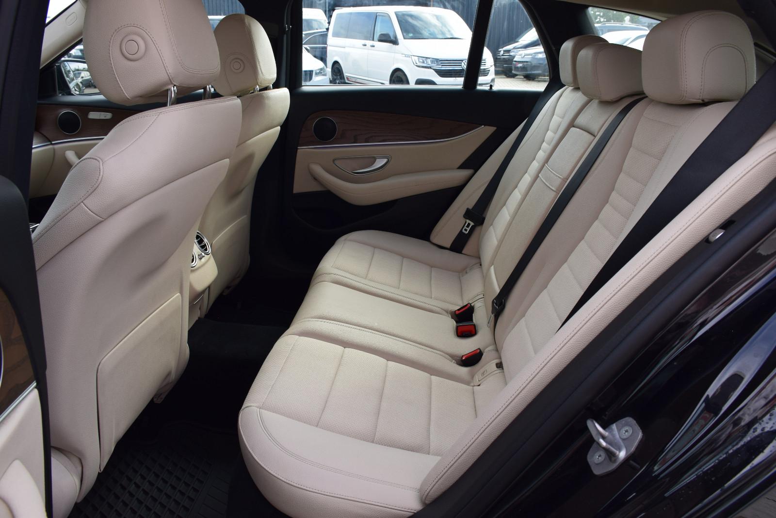 Mercedes-Benz E 220 d T-Modell Avantgarde LED KAMERA AHK SHZ