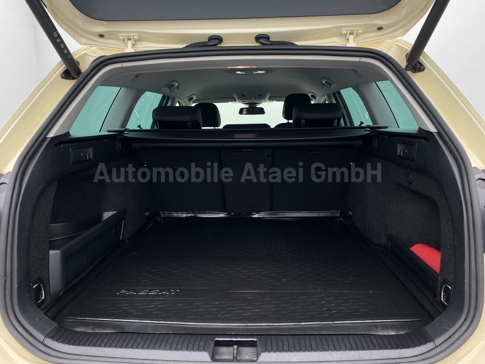 Fahrzeugabbildung Volkswagen Passat Variant Business *Taxi* TAXAMETER 7908