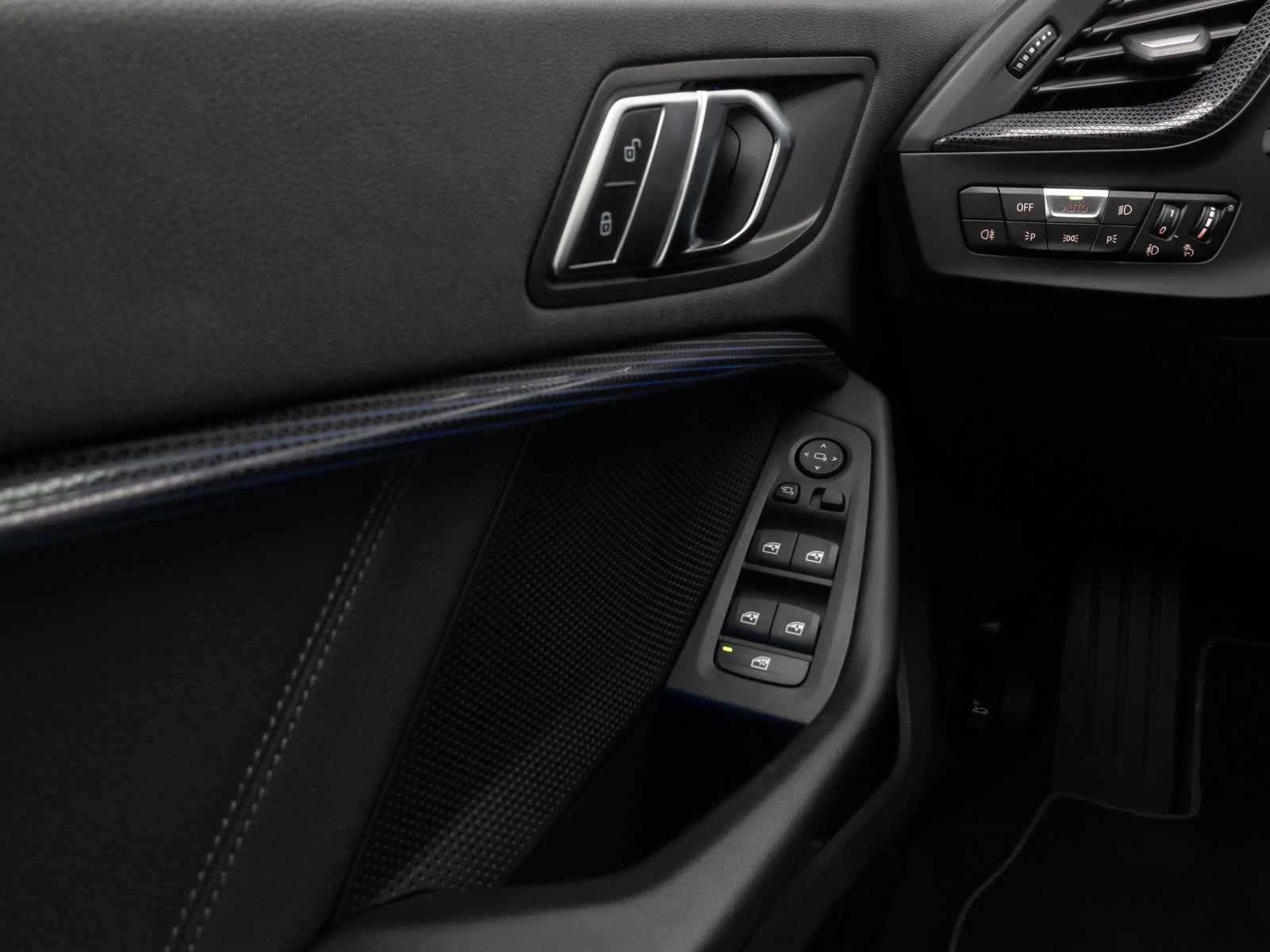 Fahrzeugabbildung BMW 218i Gran Coupé SportLine DAB PDC DrivAssist LED
