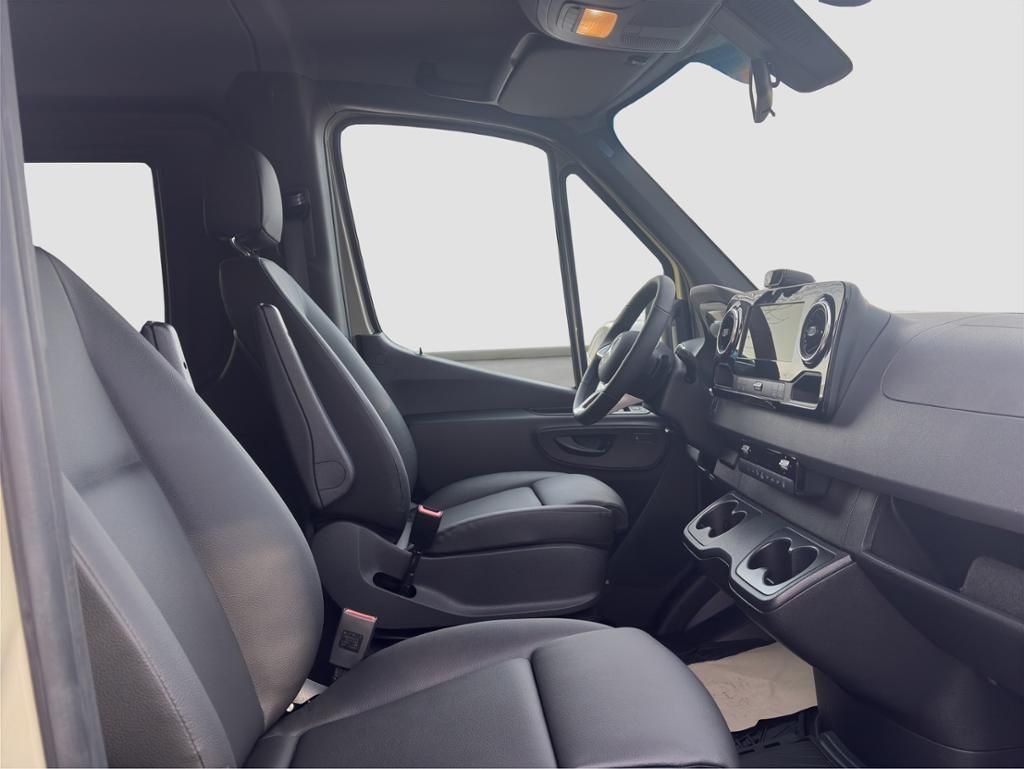 Fahrzeugabbildung Mercedes-Benz Sprinter 319 CDI Tourer PRO 4x4 OFFRAOD Spezial