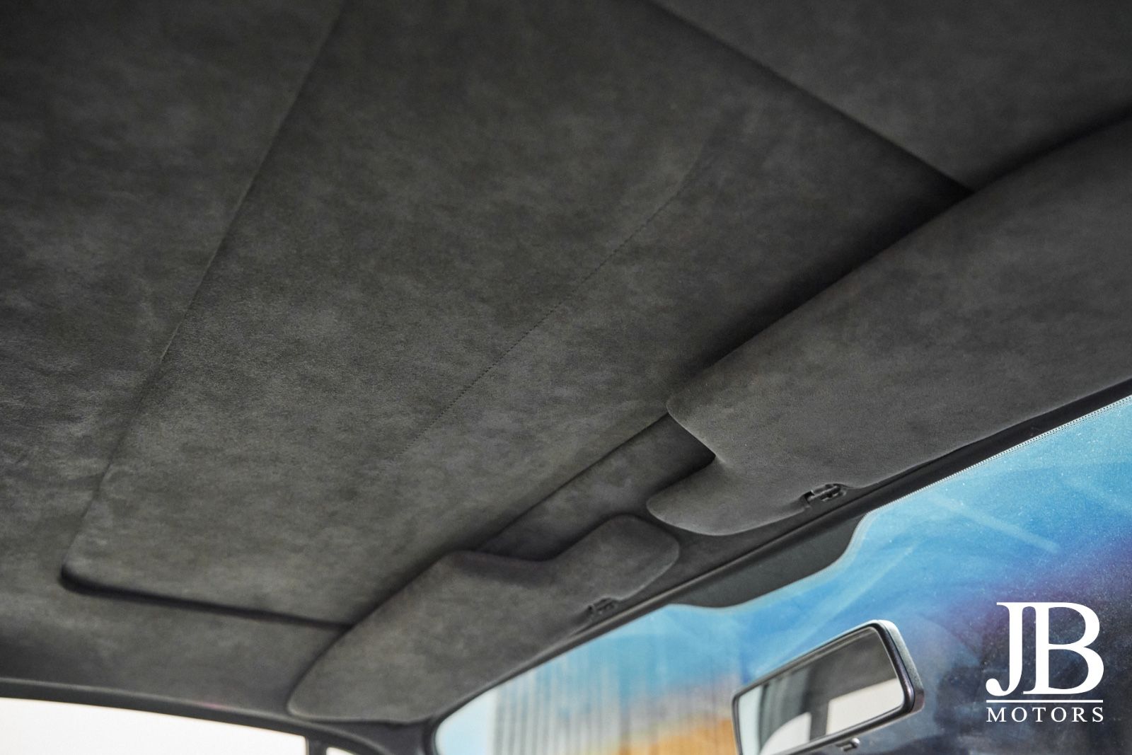 Fahrzeugabbildung Porsche 993 Carrera RS Optik Neuaufbau Recaro Carbon